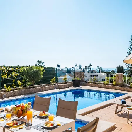 Villa In Patroves Near Golden Beaches Villa Albufeira